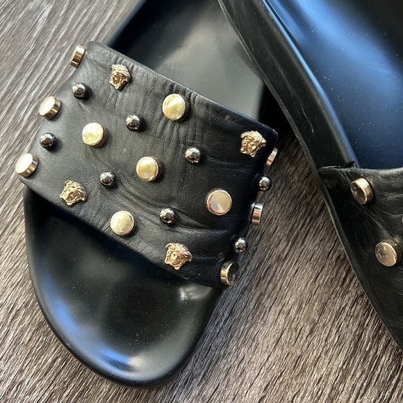 Versace slippers - Picture 5 of 5